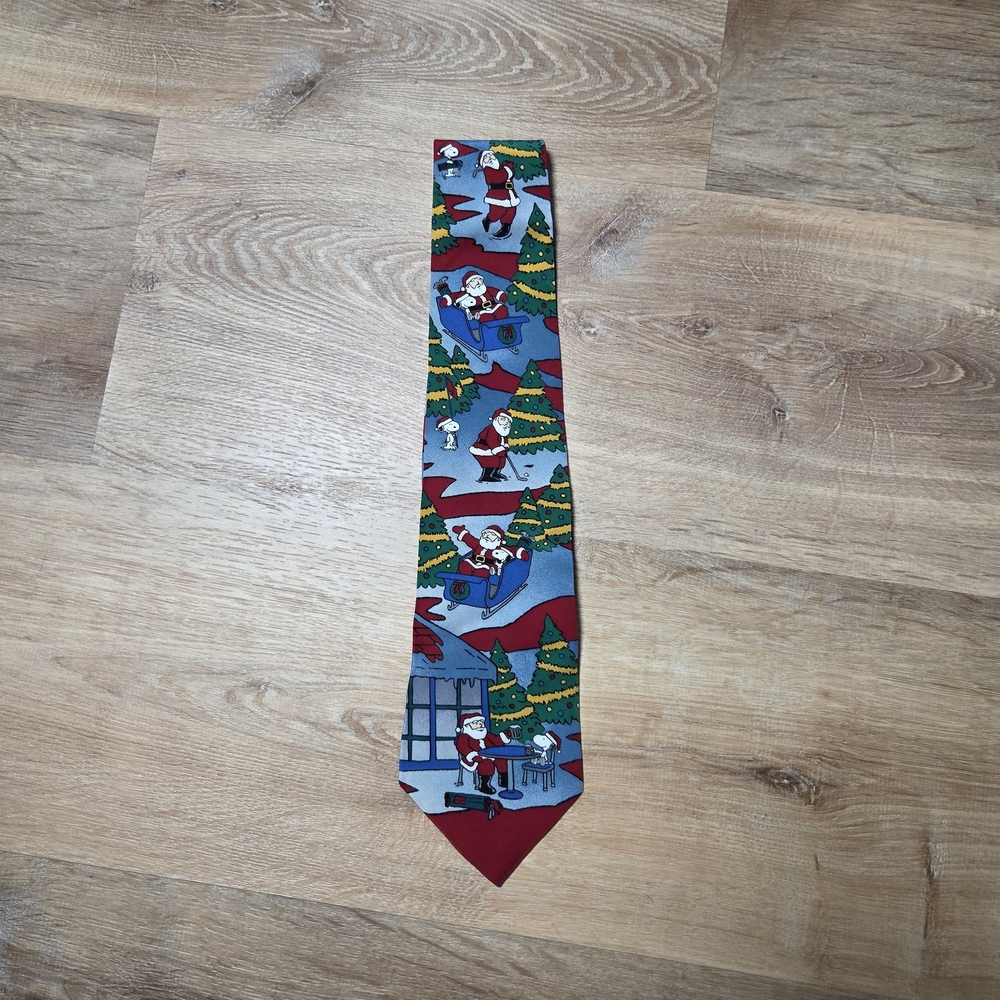 Peanuts Snoopy Santa Golfing Christmas Holiday Necktie 100% Silk Made In USA